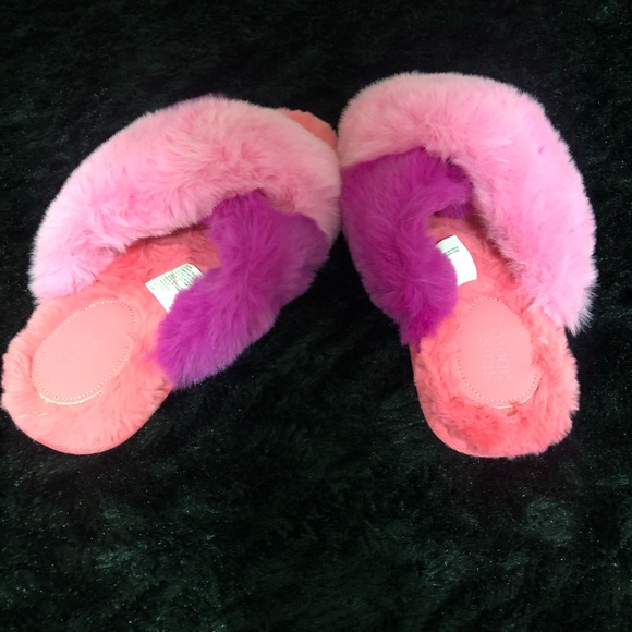 Girls' Brooklyn Crossband Fur Slippers - Cat & Jack™ - Picture 4 of 9